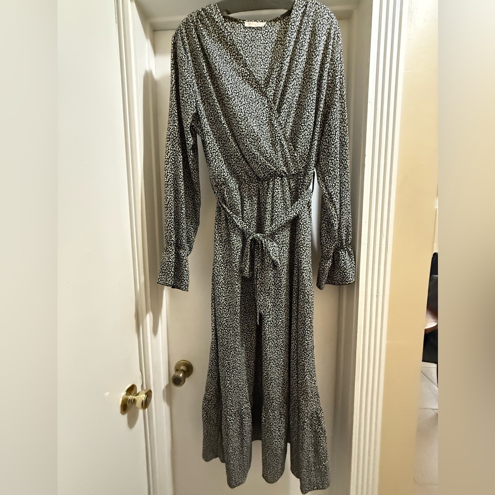 NWOT-Black and White Long Sleeve Dress